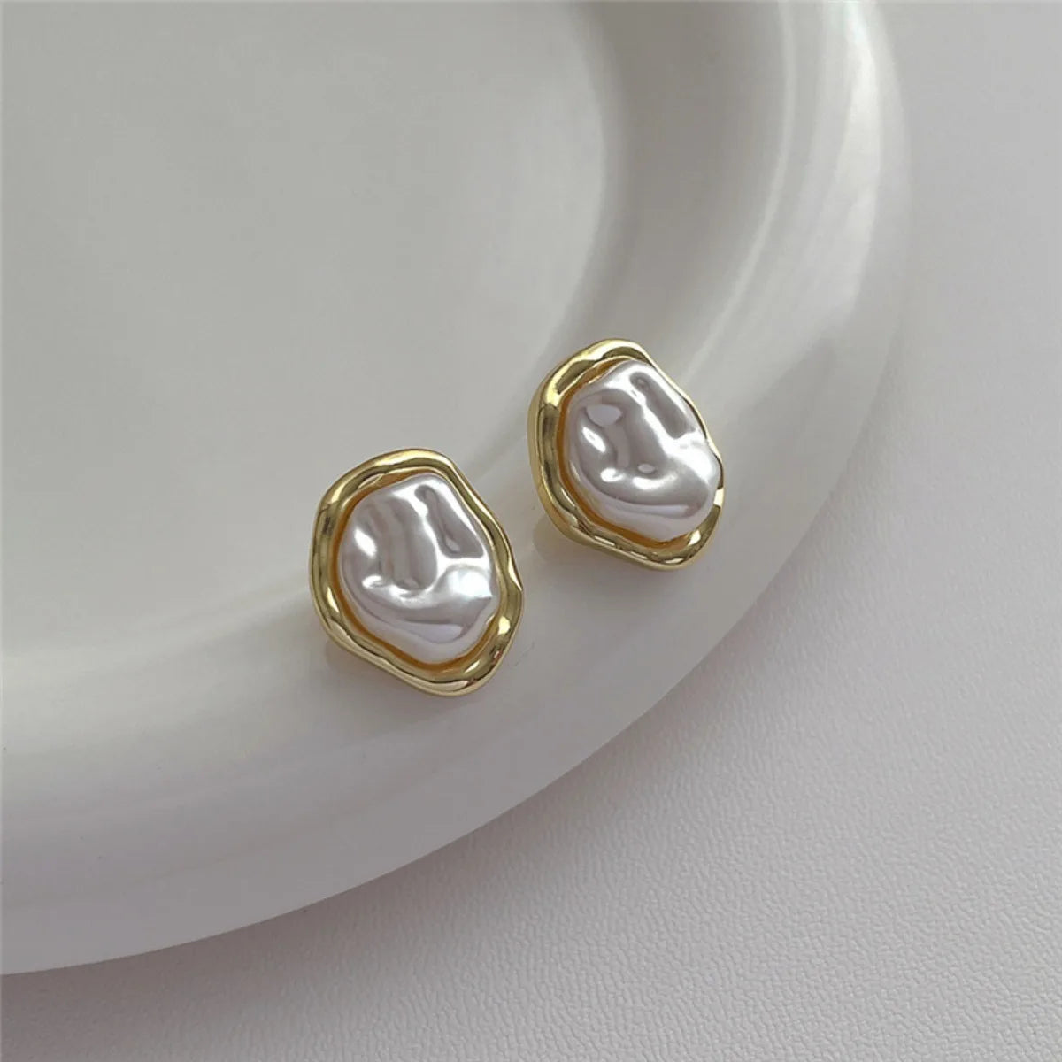 2PC Fashion Metal Irregular Imitation Pearl Stud Earrings Women Elegant Golden Silvery Geometric Personality Earrings Jewelry